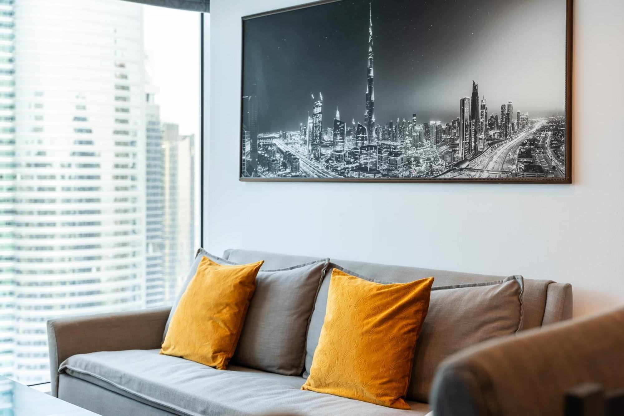 La Buena Vida: Panoramic View Near Jlt Metro * Dubai