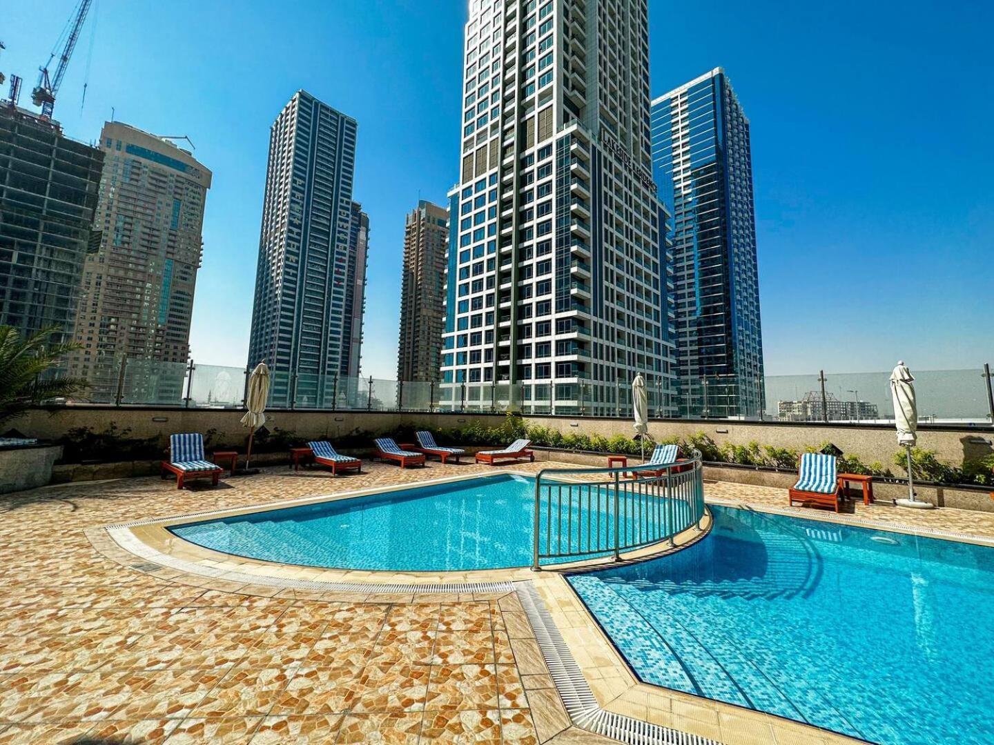 La Buena Vida: Panoramic View Near Jlt Metro * Dubai