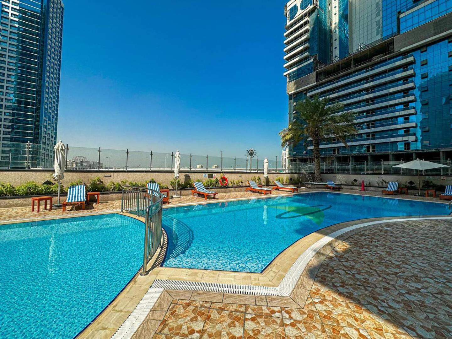 La Buena Vida: Panoramic View Near Jlt Metro * Dubai