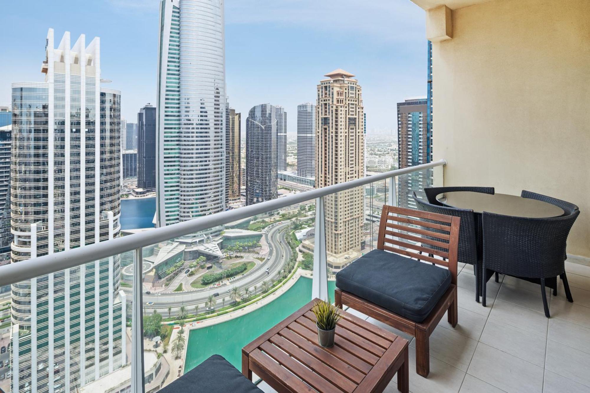 Apartamento Modern & Spacious 2-bed With Panoramic Views, Dual Balconies, Steps From Jlt Metro By 
