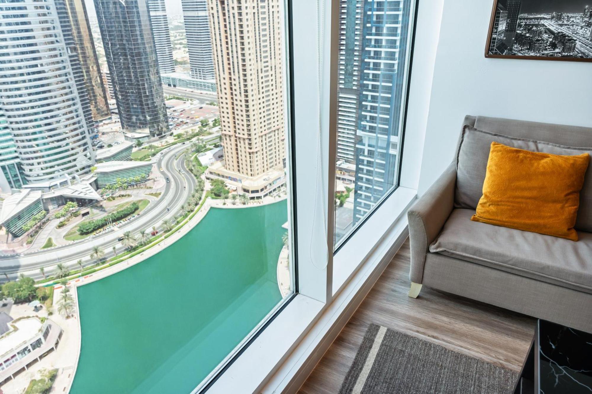 Apartamento Modern & Spacious 2-bed With Panoramic Views, Dual Balconies, Steps From Jlt Metro By 