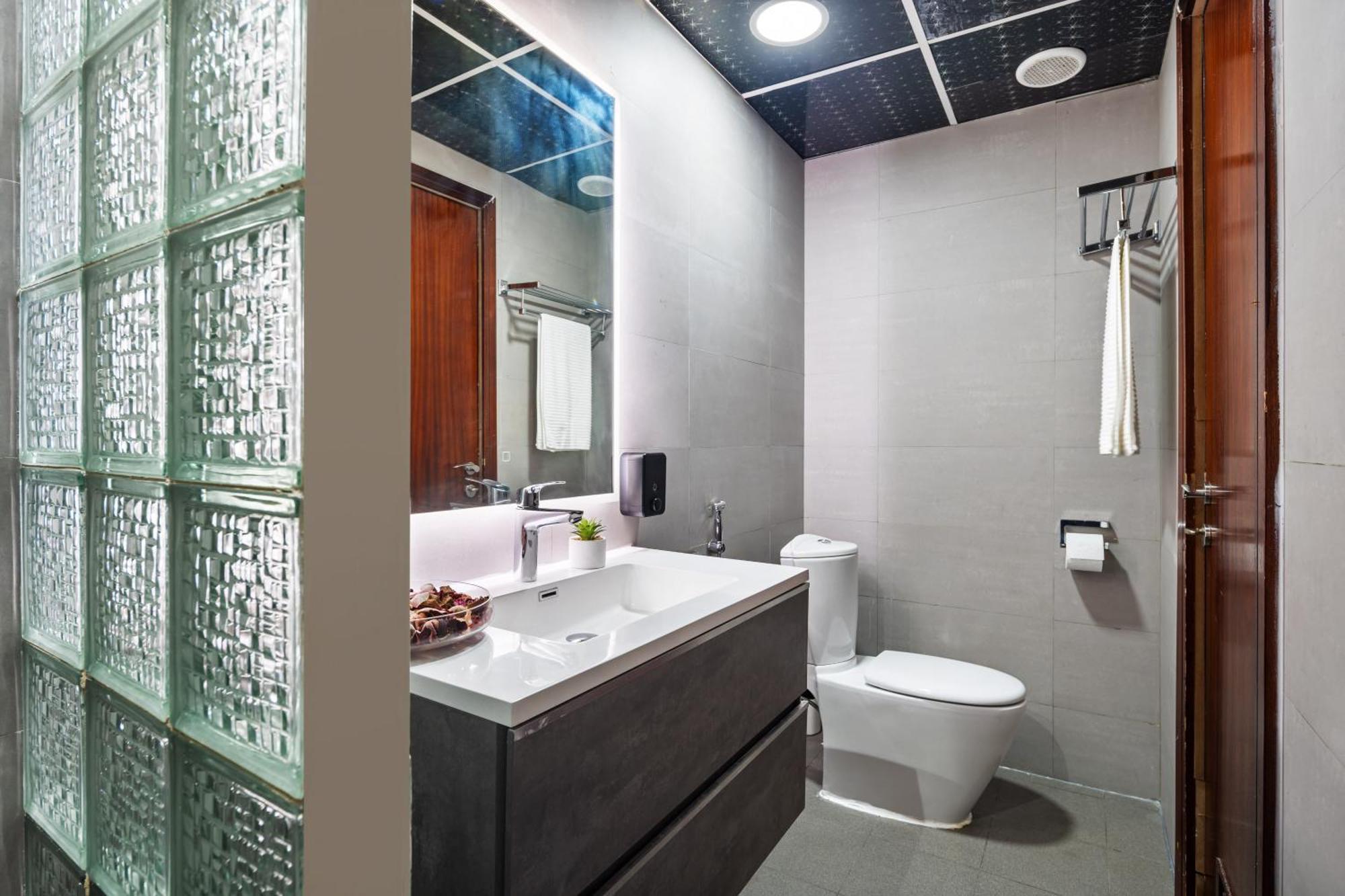 Apartamento Modern & Spacious 2-bed With Panoramic Views, Dual Balconies, Steps From Jlt Metro By 