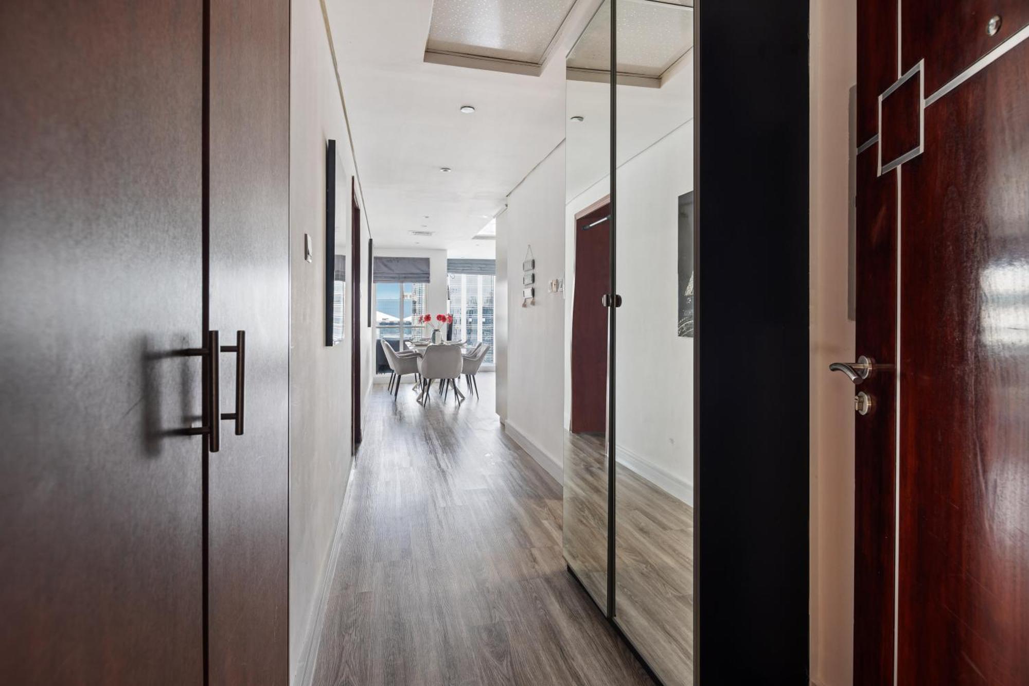 Apartamento Modern & Spacious 2-bed With Panoramic Views, Dual Balconies, Steps From Jlt Metro By 