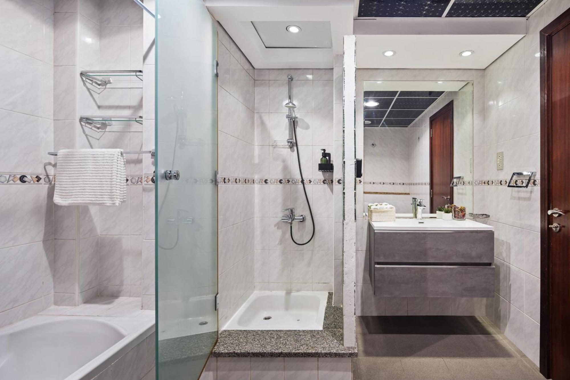 Modern & Spacious 2-bed With Panoramic Views, Dual Balconies, Steps From Jlt Metro By 
