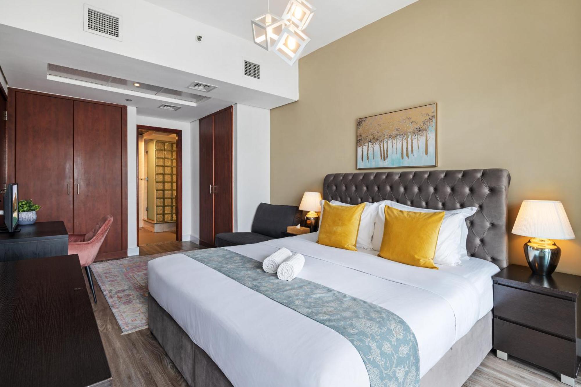 Apartamento Modern & Spacious 2-bed With Panoramic Views, Dual Balconies, Steps From Jlt Metro By 
